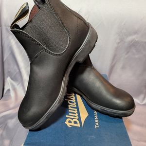 Blundstone V-Cut Boots